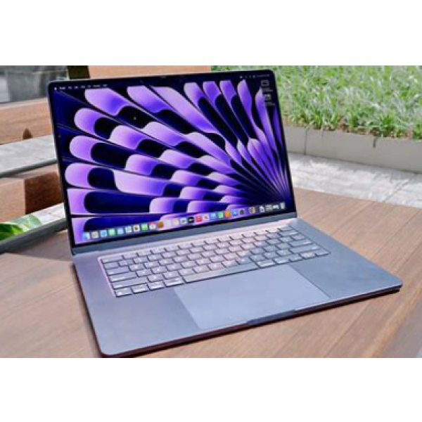 Apple MacBook Air, 13 inches, 8 GB RAM, 512 GB SSD, Apple M3 chip with 8-core CPU and 10-core GPU, macOS, Arabic, Silver